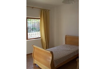 Bugarska Chata Veliki Preslav, Eksterijer